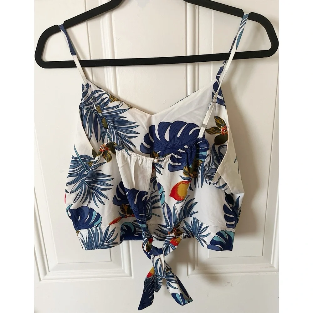 SHEIN Large White & Blue Tropical Print Crop Top. - Picture 3 of 7